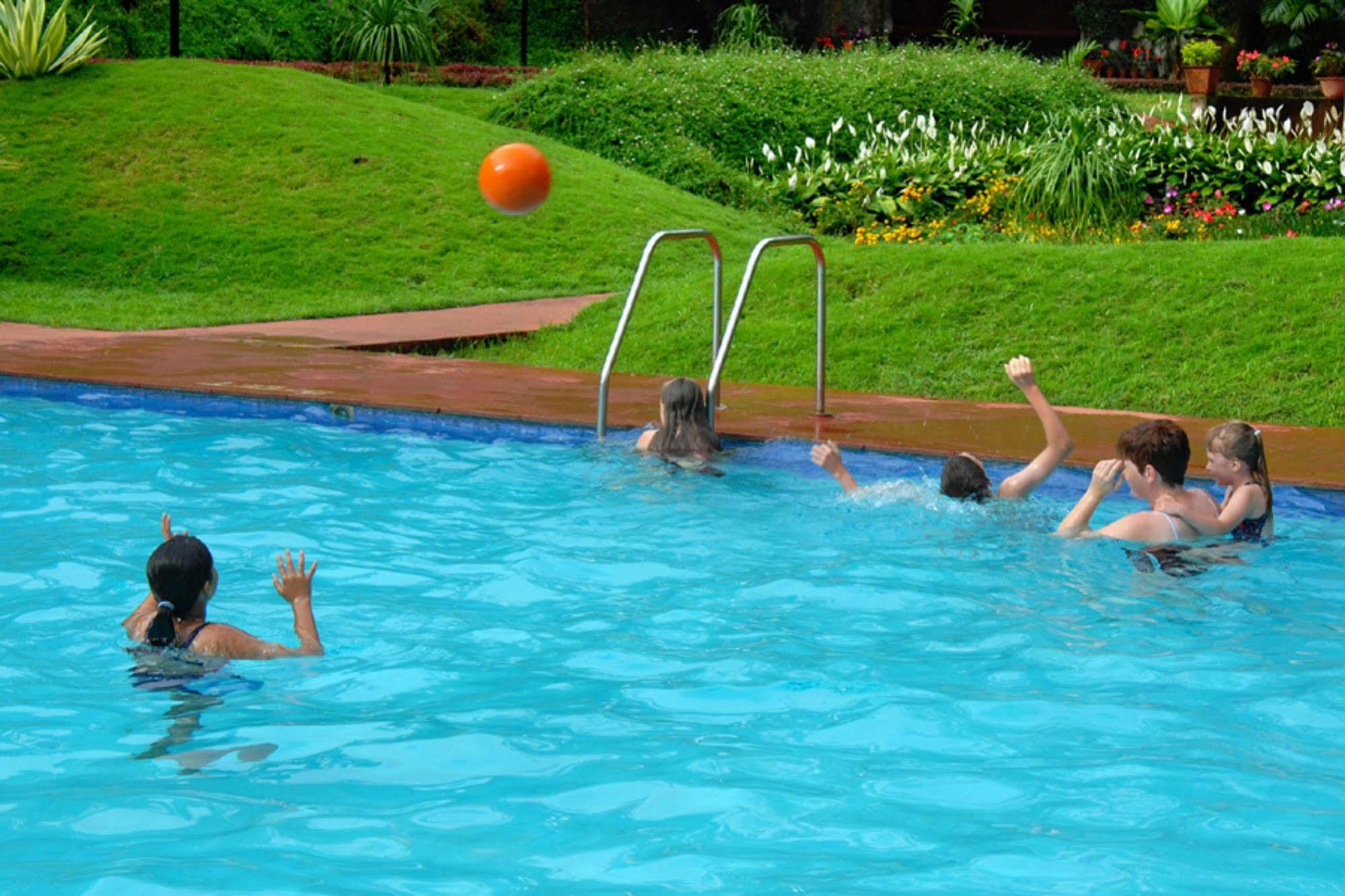 Carmelia Haven Resort Thekkady Exterior foto